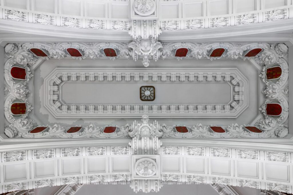 Ejemplo arquitectónico en el Palacio de Cibeles de Antonio Palacios